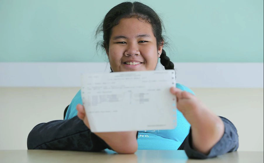 UPSR girl without arms lacks nothing in life