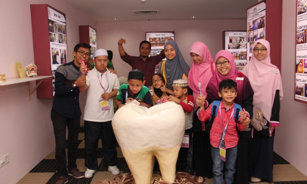 Anak-anak istimewa jalani pemeriksaan gigi percuma