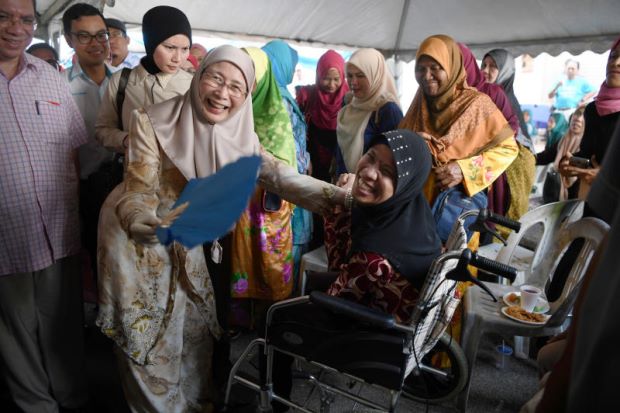 Wan Azizah: Govt committed to welfare of OKU community
