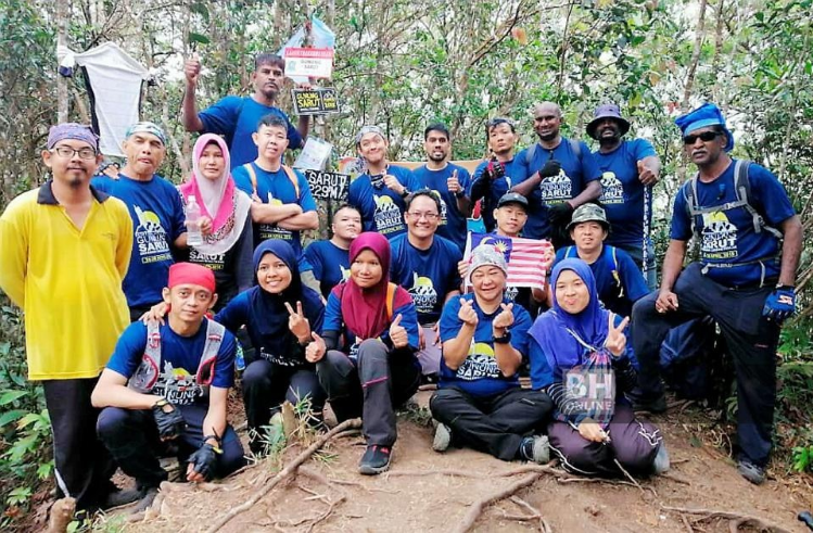 Guna mercun bola ketika daki gunung dengan orang pekak